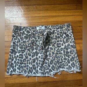 Distressed mini cheetah print skirt 🐆